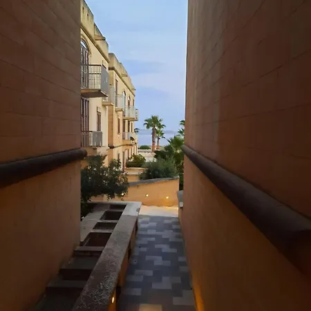 Apartment Spacious Poolside With Patio 11a2s