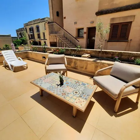 Spacious Poolside With Patio 11a2s Apartment
