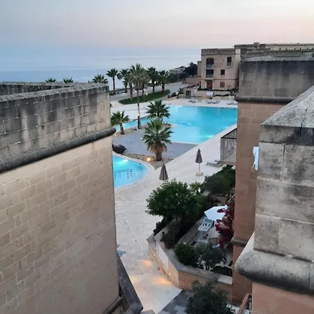 Apartment Spacious Poolside With Patio 11a2s *