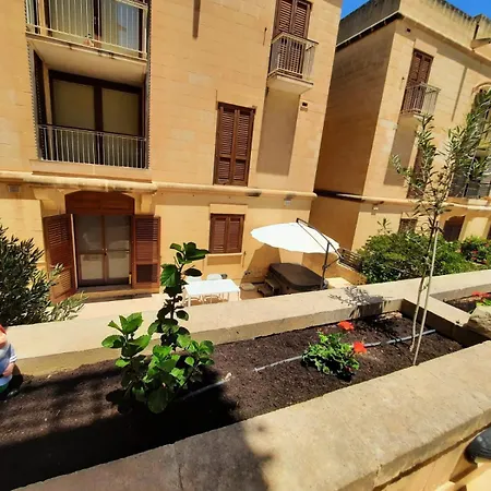 Spacious Poolside With Patio 11a2s Apartment Ghajnsielem