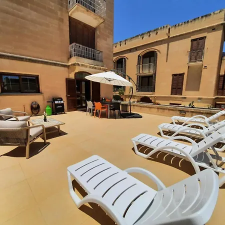 Spacious Poolside With Patio 11a2s * Ghajnsielem
