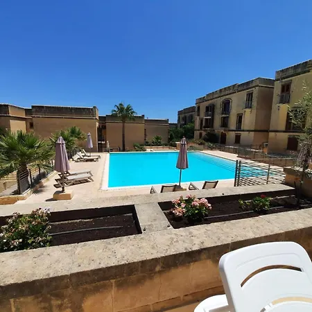Spacious Poolside With Patio 11a2s Apartment Ghajnsielem