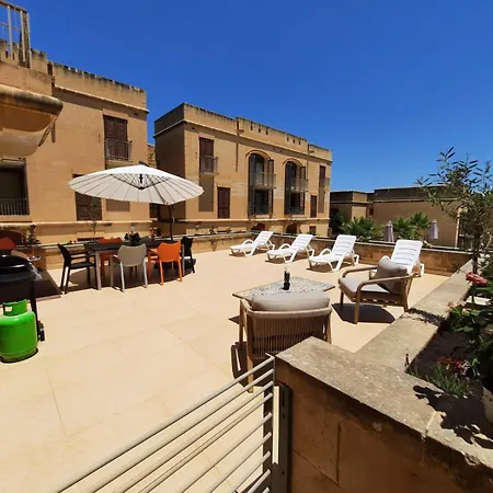 Spacious Poolside With Patio 11a2s * Ghajnsielem