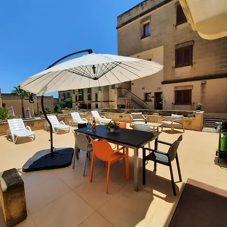 Spacious Poolside With Patio 11a2s Apartment *